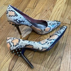 SEXY!! Rachel Roy Snakeskin spiked studded heels. Size 9
